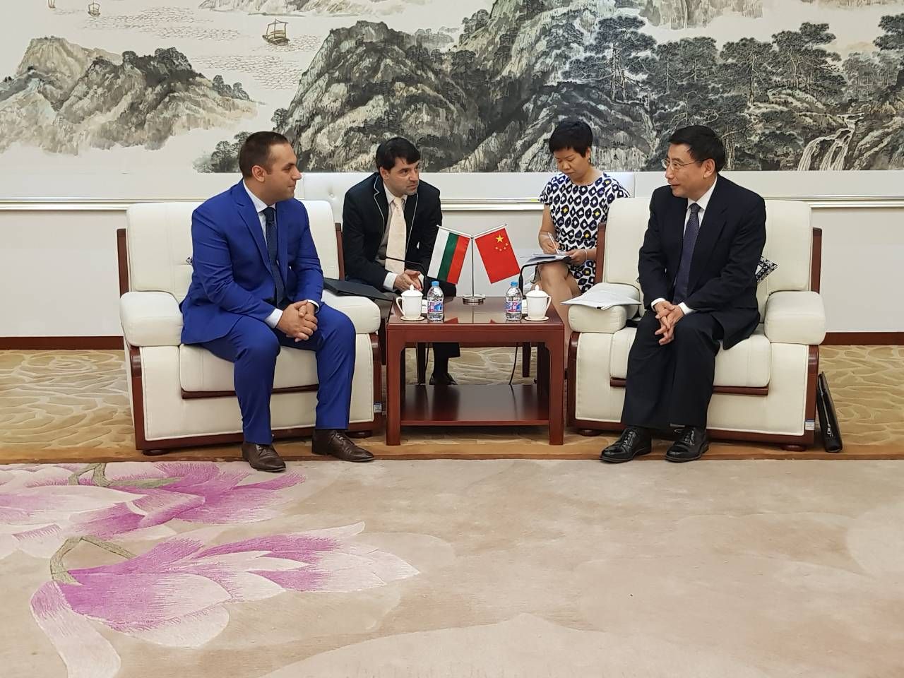 Емил Караниколов и министъра на промишлеността и информационните технологии на Китай Мяо Вей в Пекин обсъдиха сътрудничество