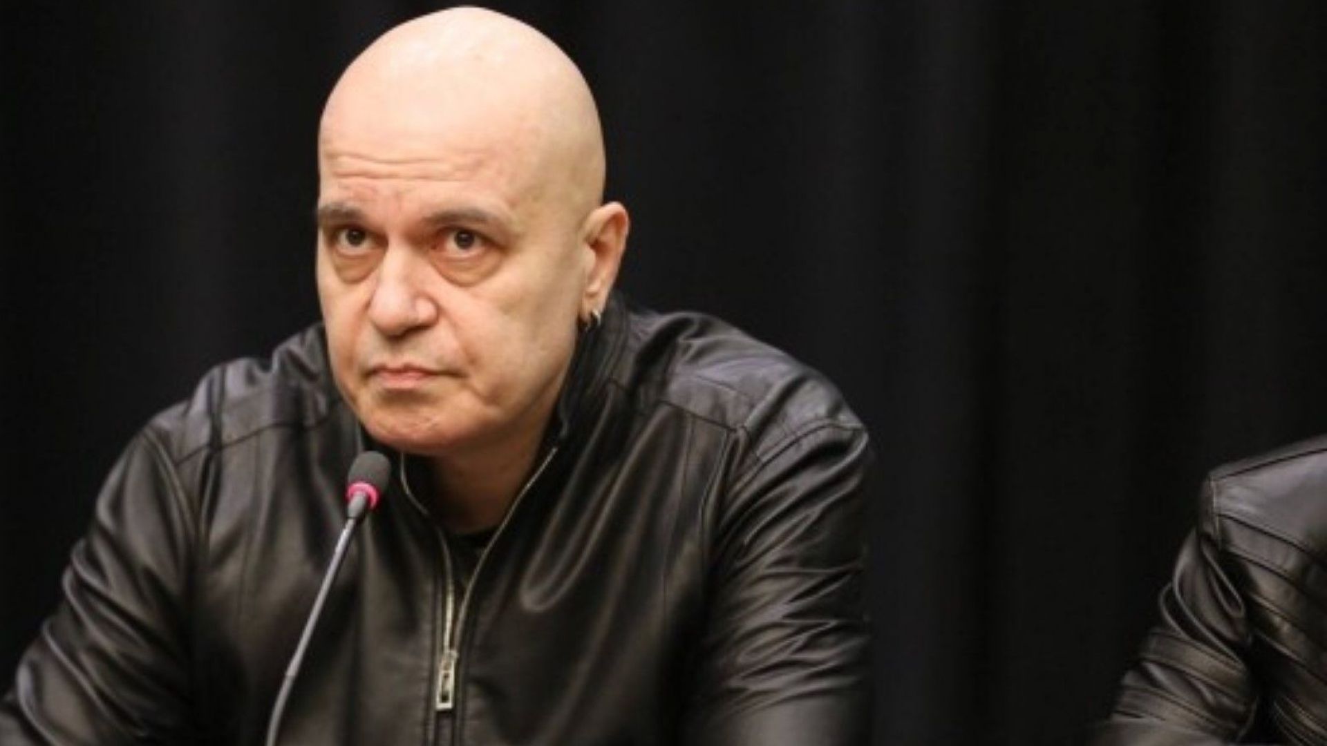 Лидерът на новоучредената партия Няма такава държава Слави Трифонов