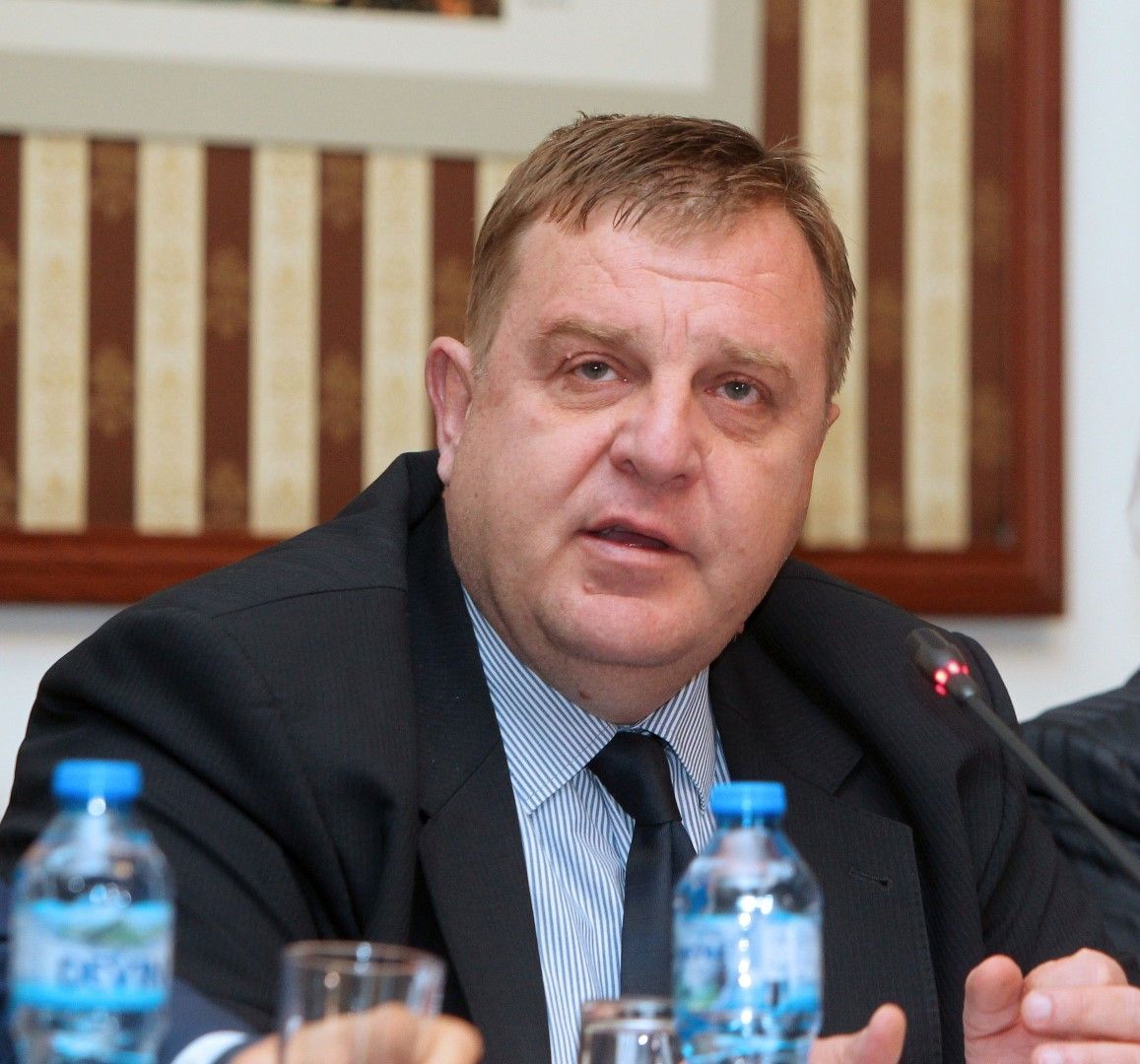 Министър Каракачанов е оптимист за закупуване на нов боен самолет