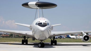 Показаха супер самолет на НАТО на летище София