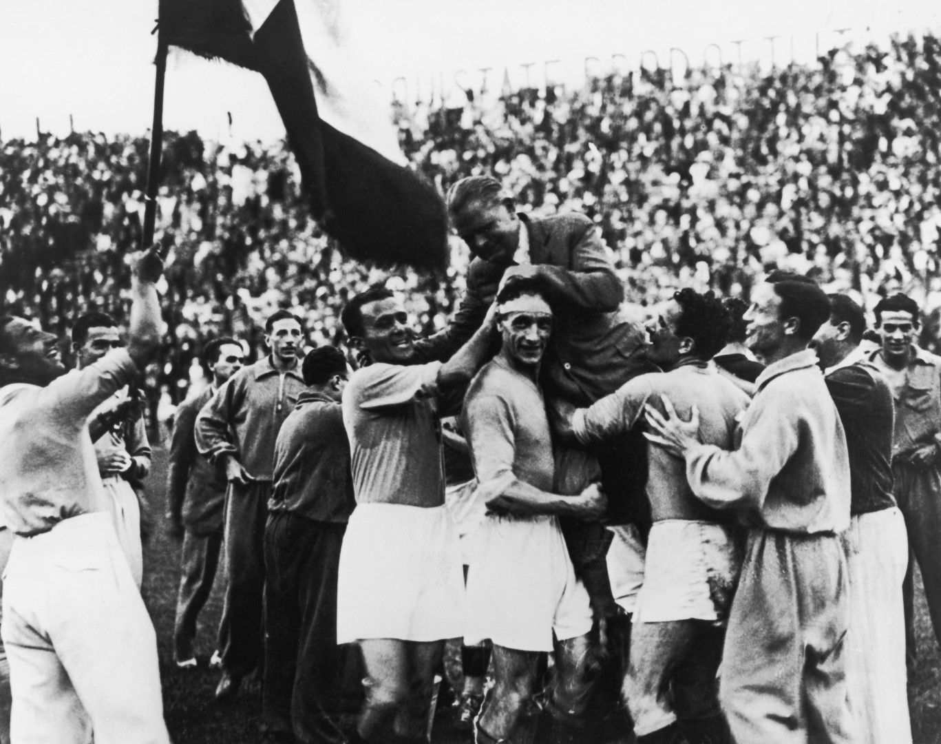 1938 г. - Шампион пак е Италия, като този път на финала е победен все по-силния унгарски отбор, - 4:2.