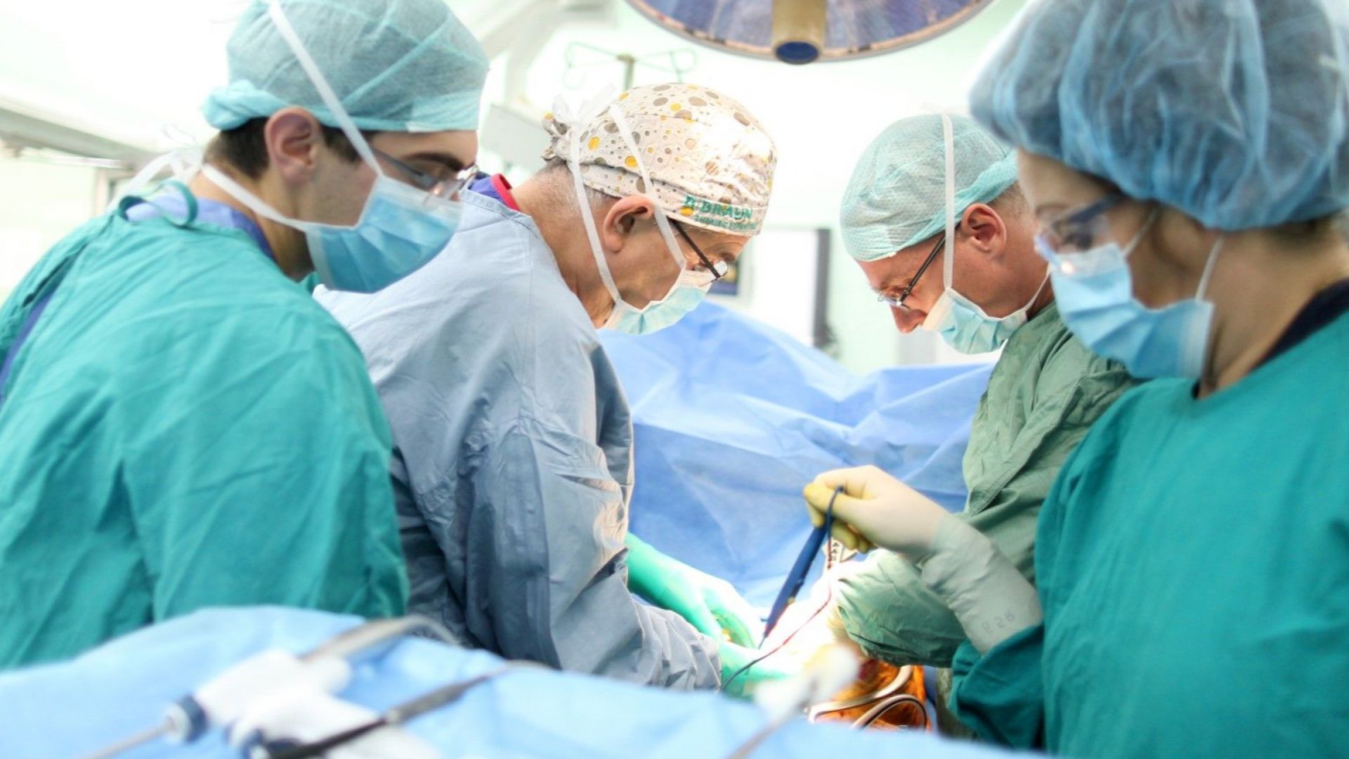Хирурзи от ВМА спасиха живота на 43-годишна жена с рядък тумор