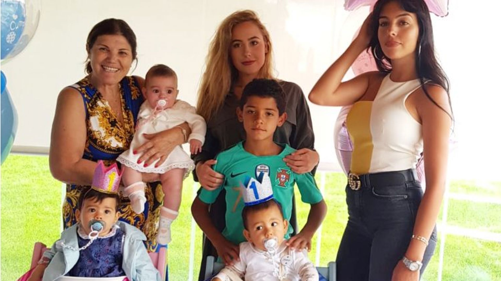 Роналдо пропусна първия рожден ден на близнаците (снимки)