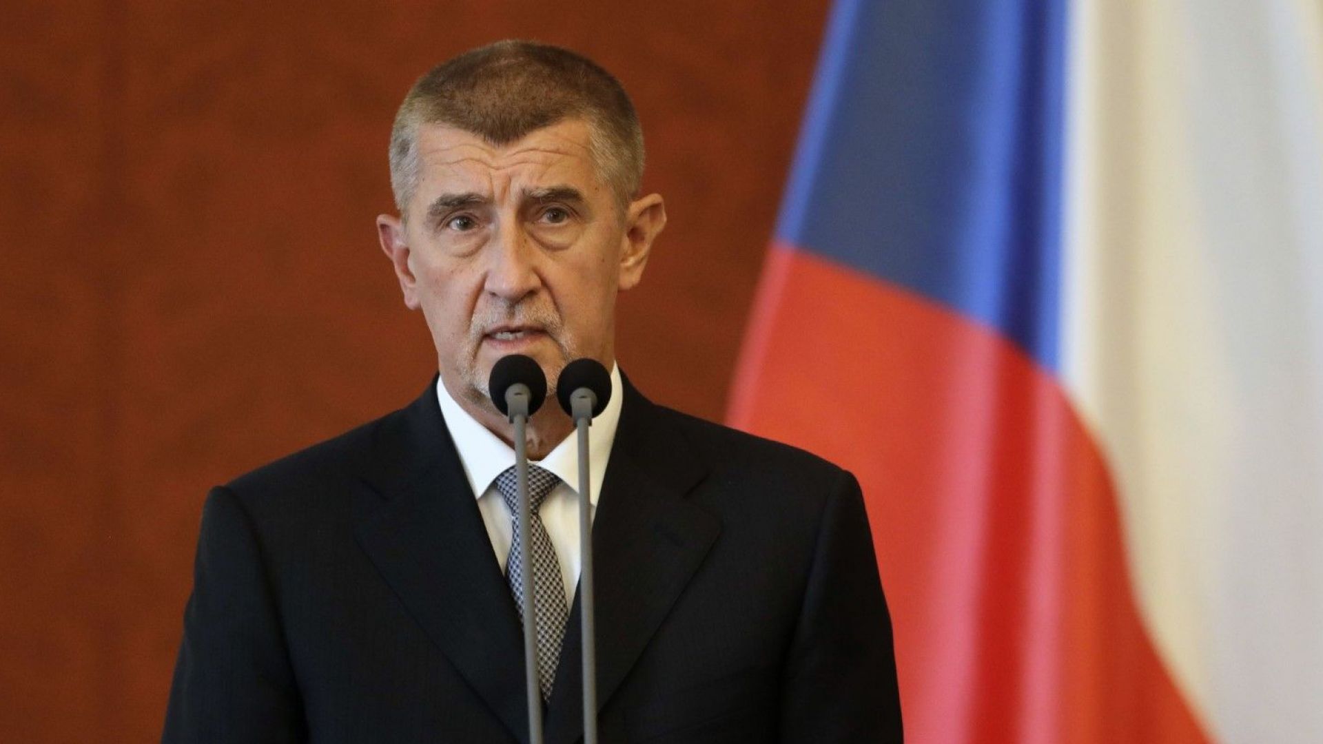 Премиерът на Чехия разпитван за присвояване на еврофондове