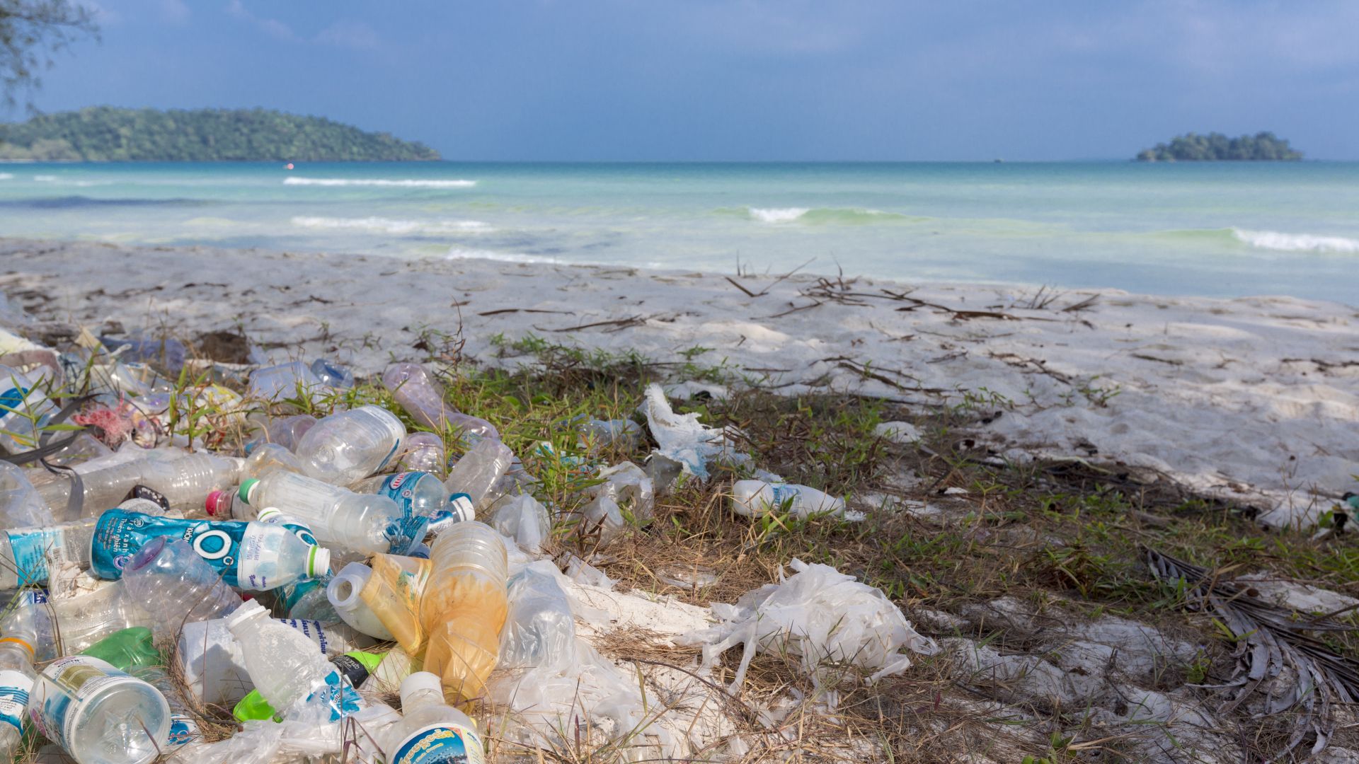 Средиземно море е застрашено да стане "море от пластмаса"