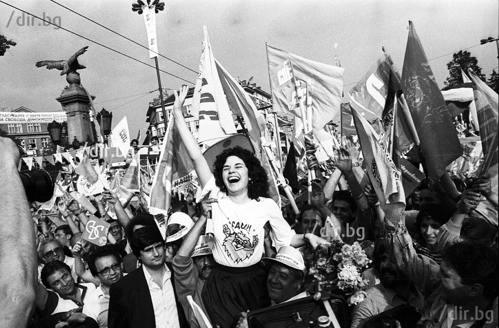 На 7 юни 1990 година СДС организира митинг с 1 милион участници. Демократичните движения печелят популярност в цяла Източна Европа