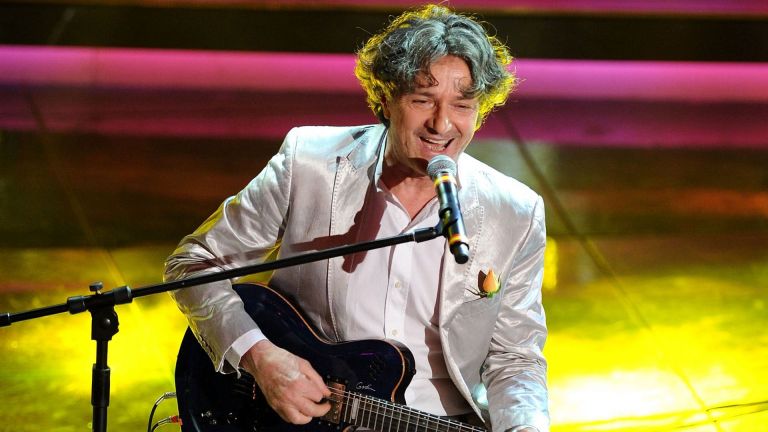 Игра на Impressio: В белите костюми на Горан Брегович има скрито послание. Знаете ли какво е то?