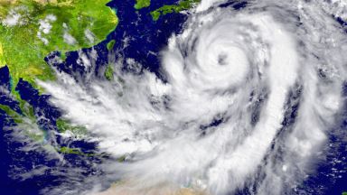 По-силни тайфуни удрят Китай и Япония