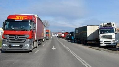 Гръцките власти на ГКПП Промахон временно преустановяват проверките с бързи