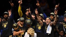 Новият стар шампион - "Голдън Стейт" размаха метлата и взе  титлата в НБА