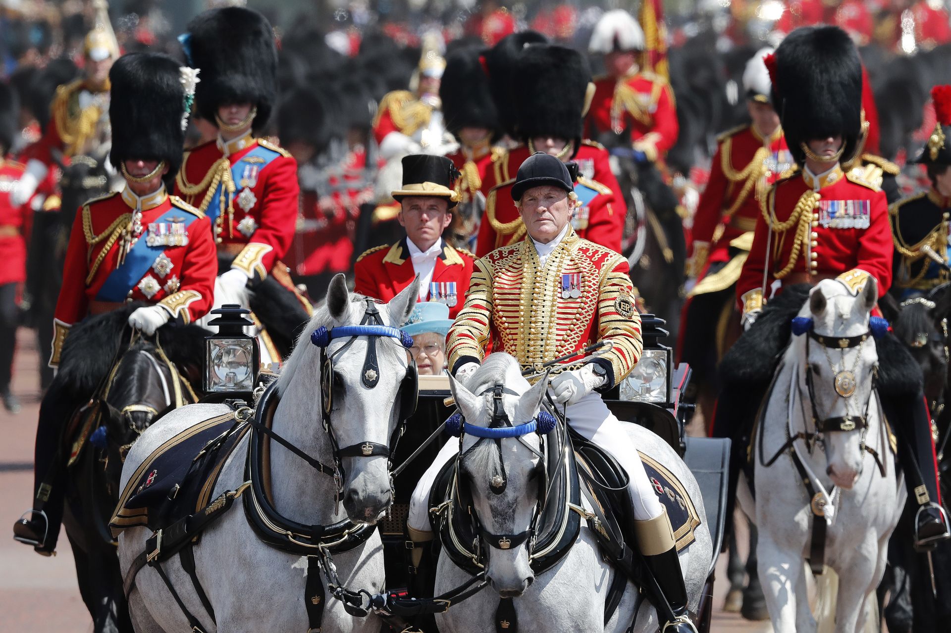 Военният парад в чест на рождения ден на кралицата