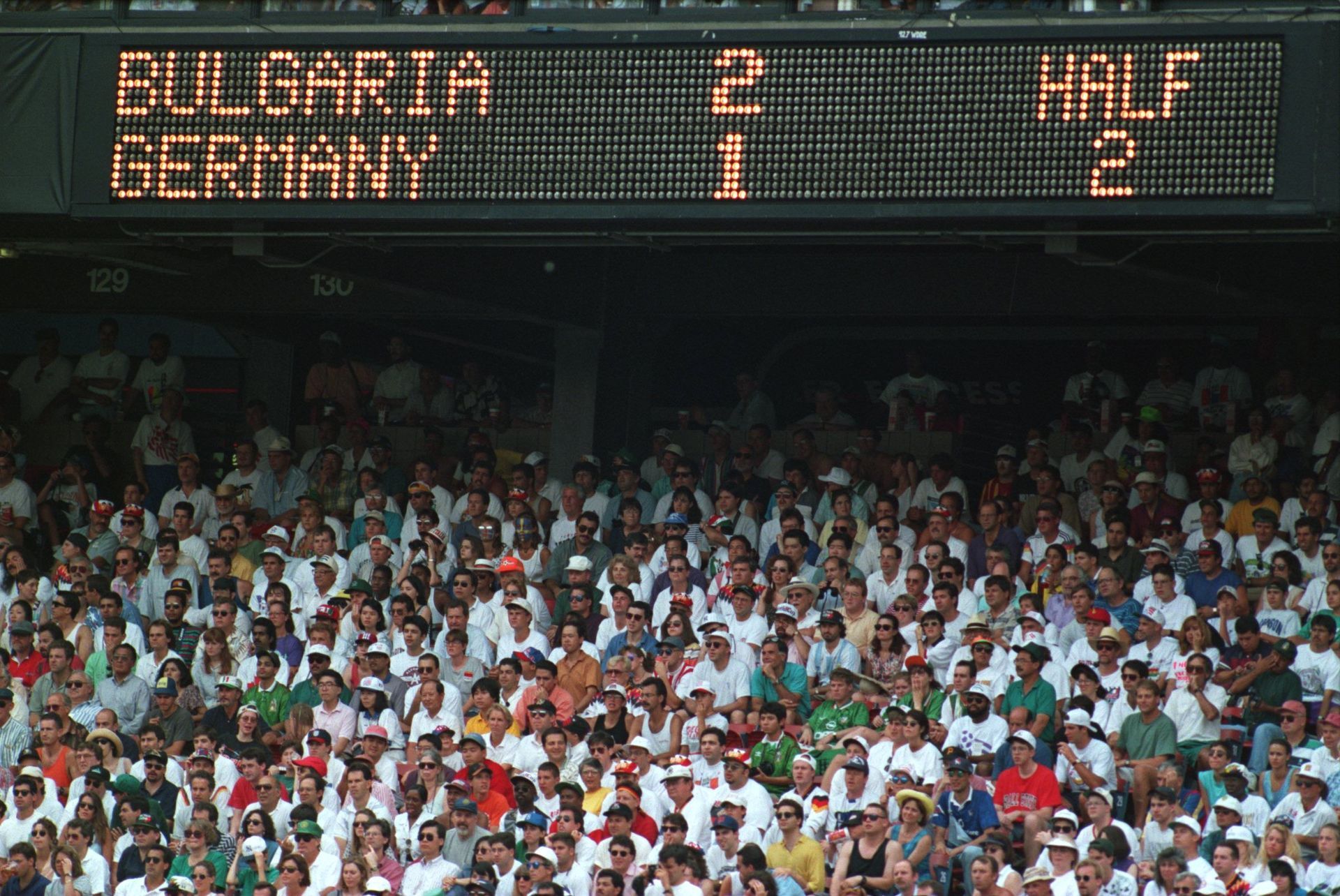 Кадри, които не се нуждаят от коментар: България - Германия 2:1, САЩ 94.