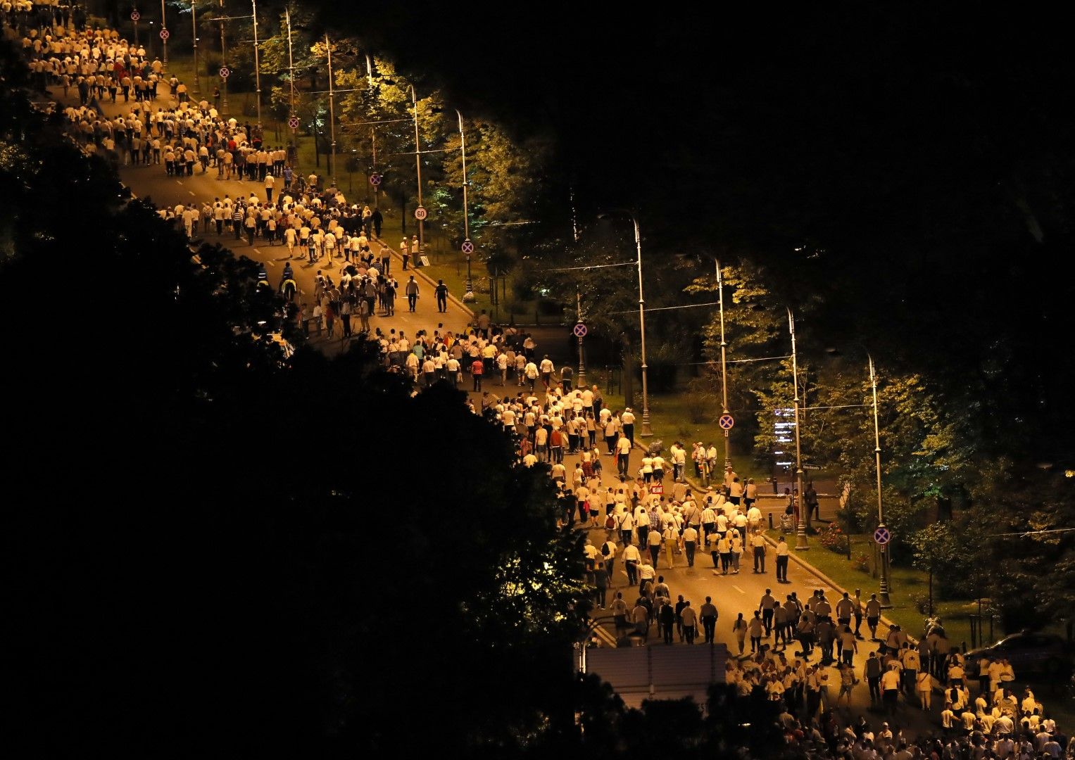 Протестът продължи до късно през нощта 