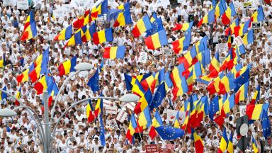 Румънците към властта: Не сме забравили какво направихте миналото лято