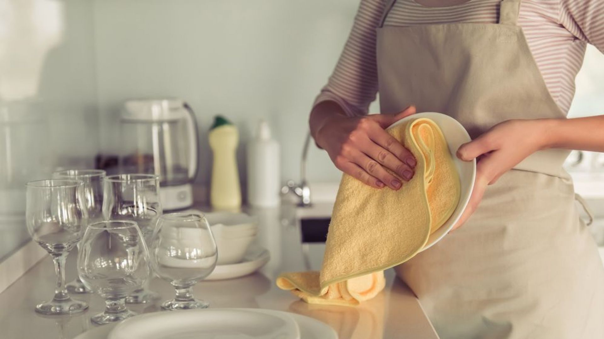 Употребата на кърпи за бърсане на чинии може да доведе до хранително отравяне
