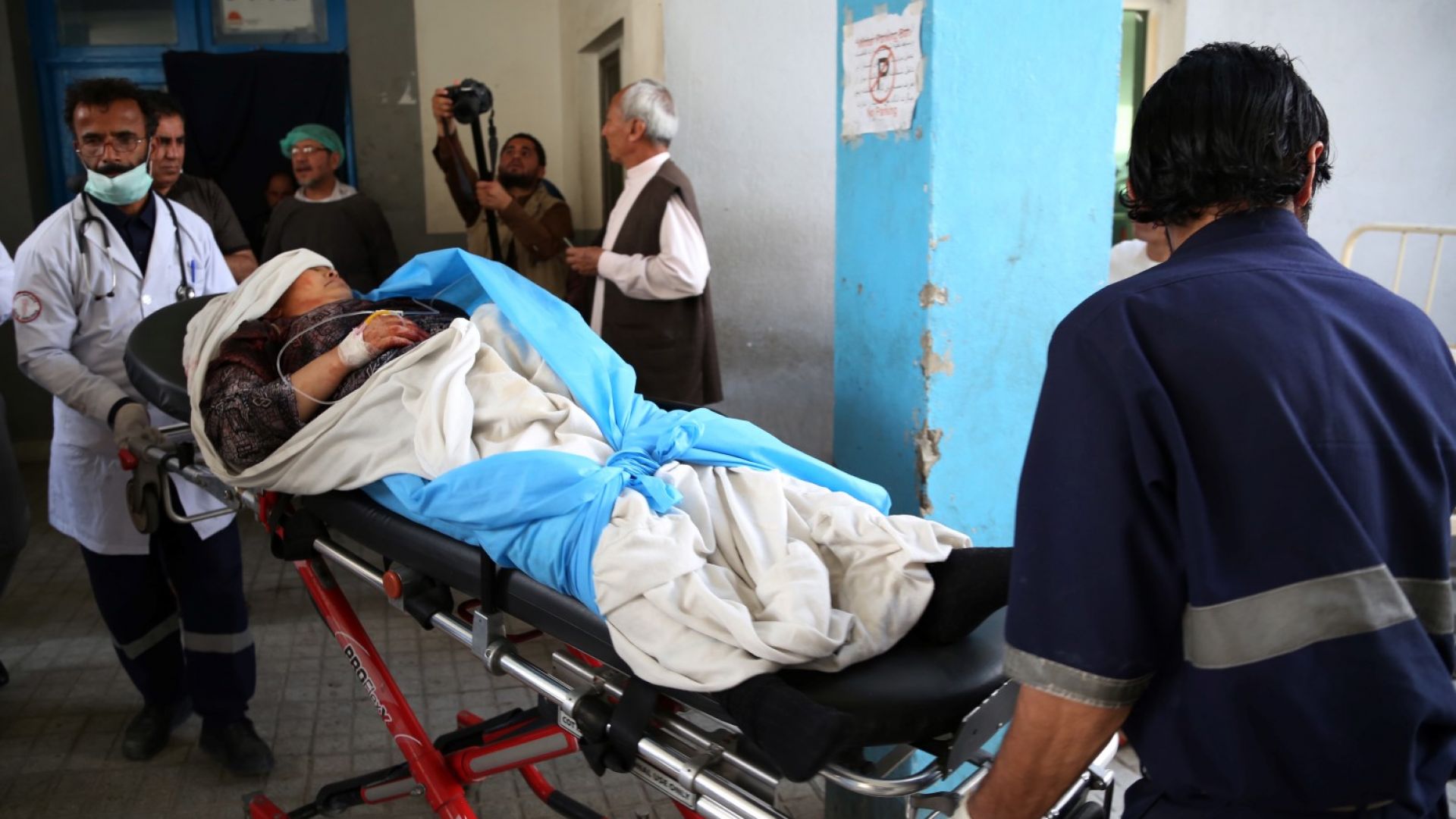 Загинали и ранени при самоубийствен атентат на ИД в Кабул 