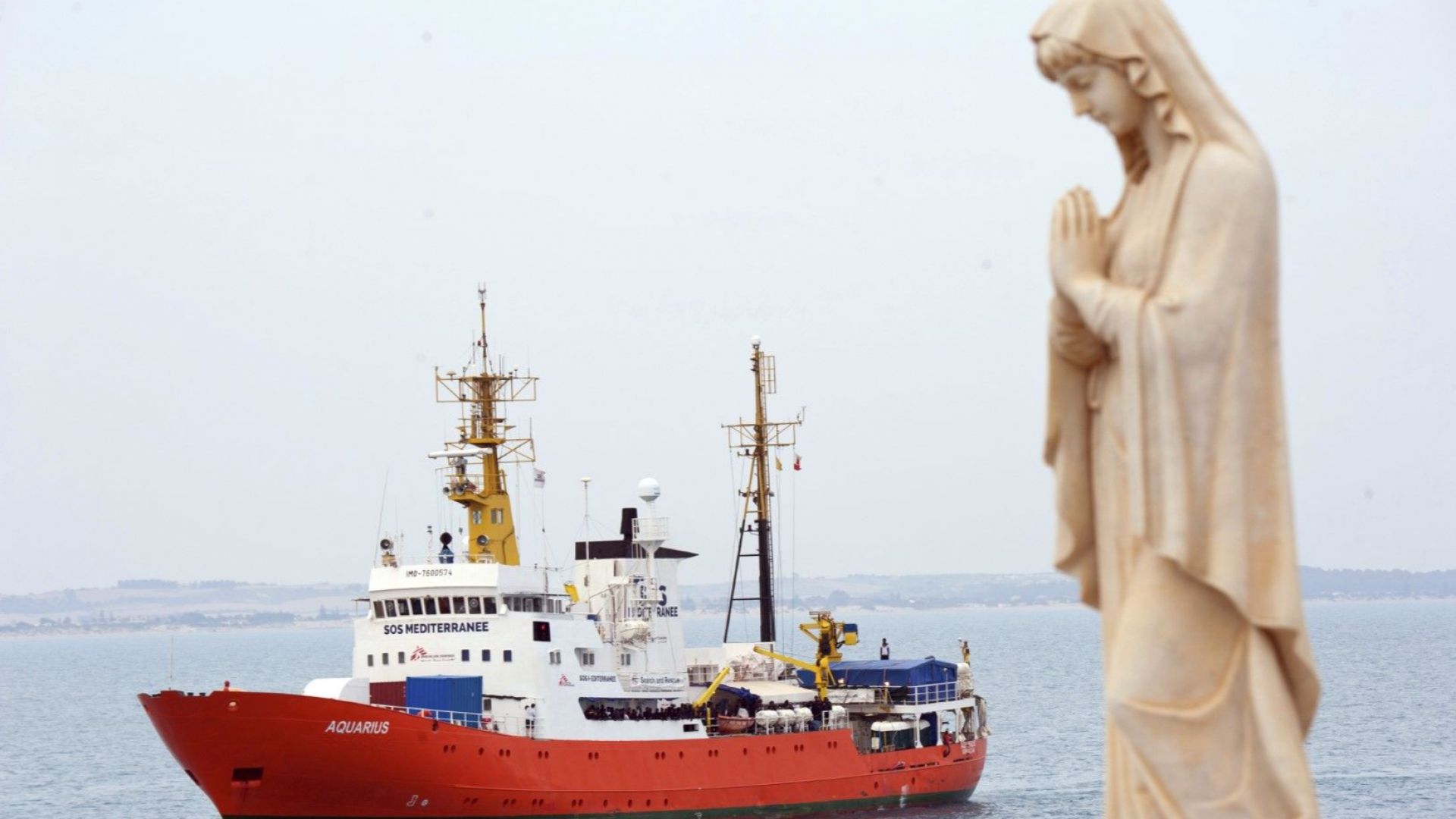 Мигрантите от кораба "Акуариус" поемат към Испания 