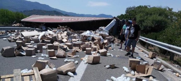 Български ТИР катастрофира в Гърция