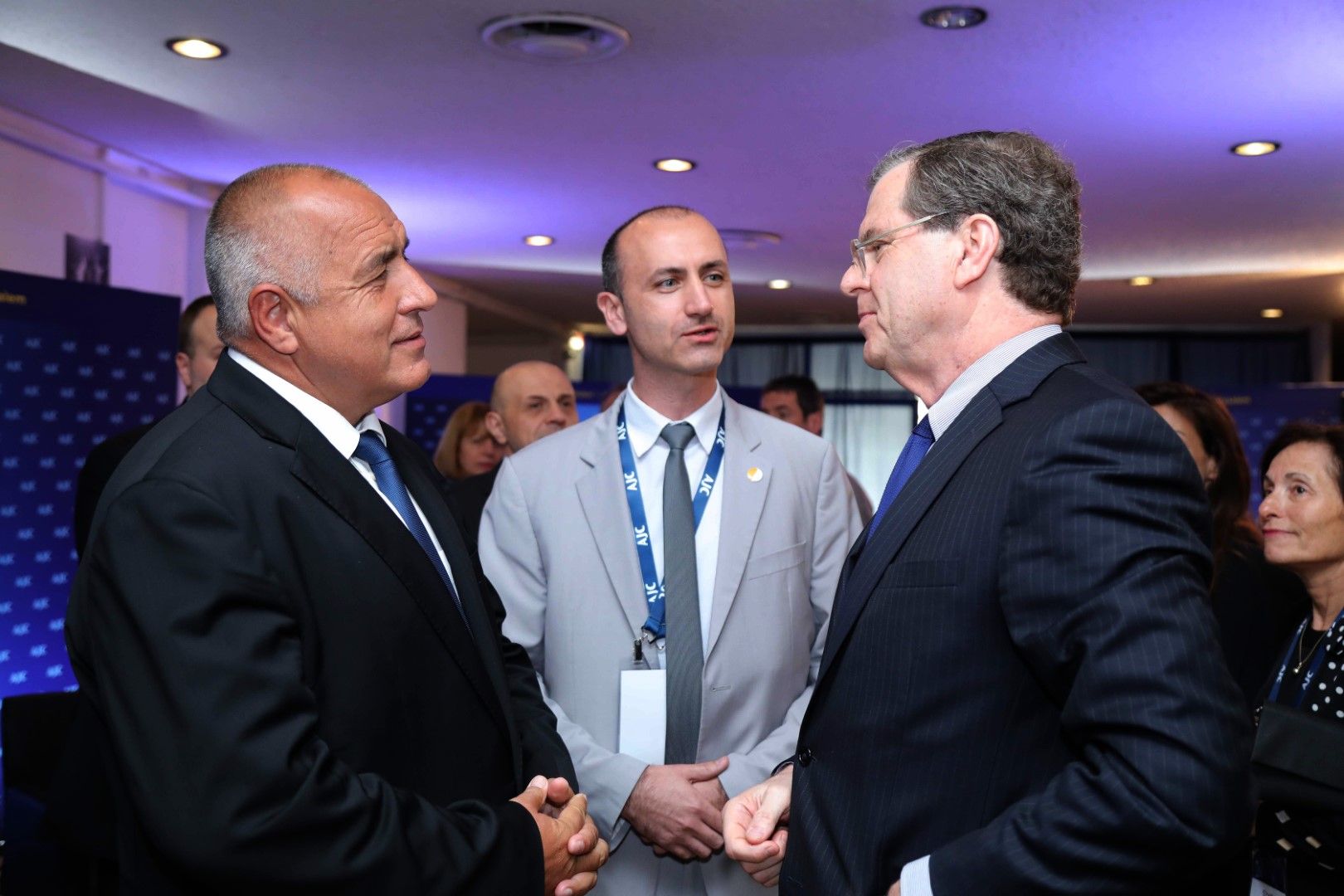 Министър-председателят Бойко Борисов (ляво) е на работно посещение в Държавата Израел. Премиерът Бойко Борисов разговаря в Тел Авив с изпълнителния директор на Американския еврейски комитет Дейвид Харис