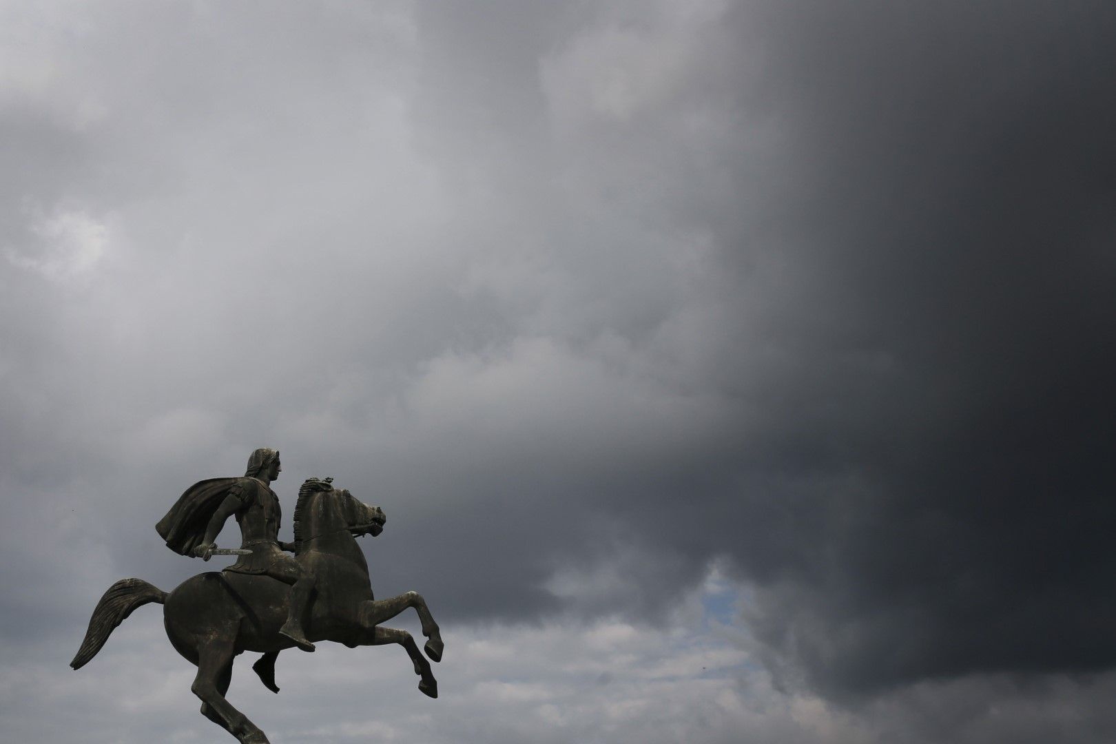 Паметникът на Александър Македонски в Скопие