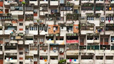 41% от  българите живеят в пренаселени жилища, а 30% от имотите са необитаеми