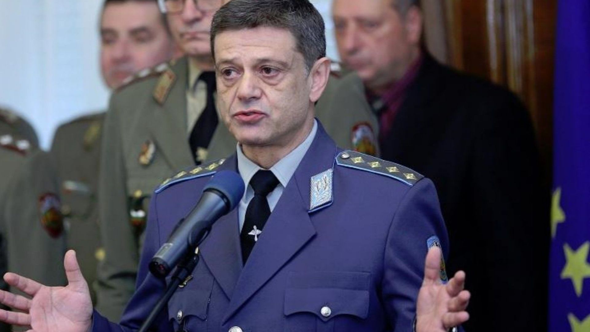 Председателят на Комисията по отбрана в Народното събрание и депутат