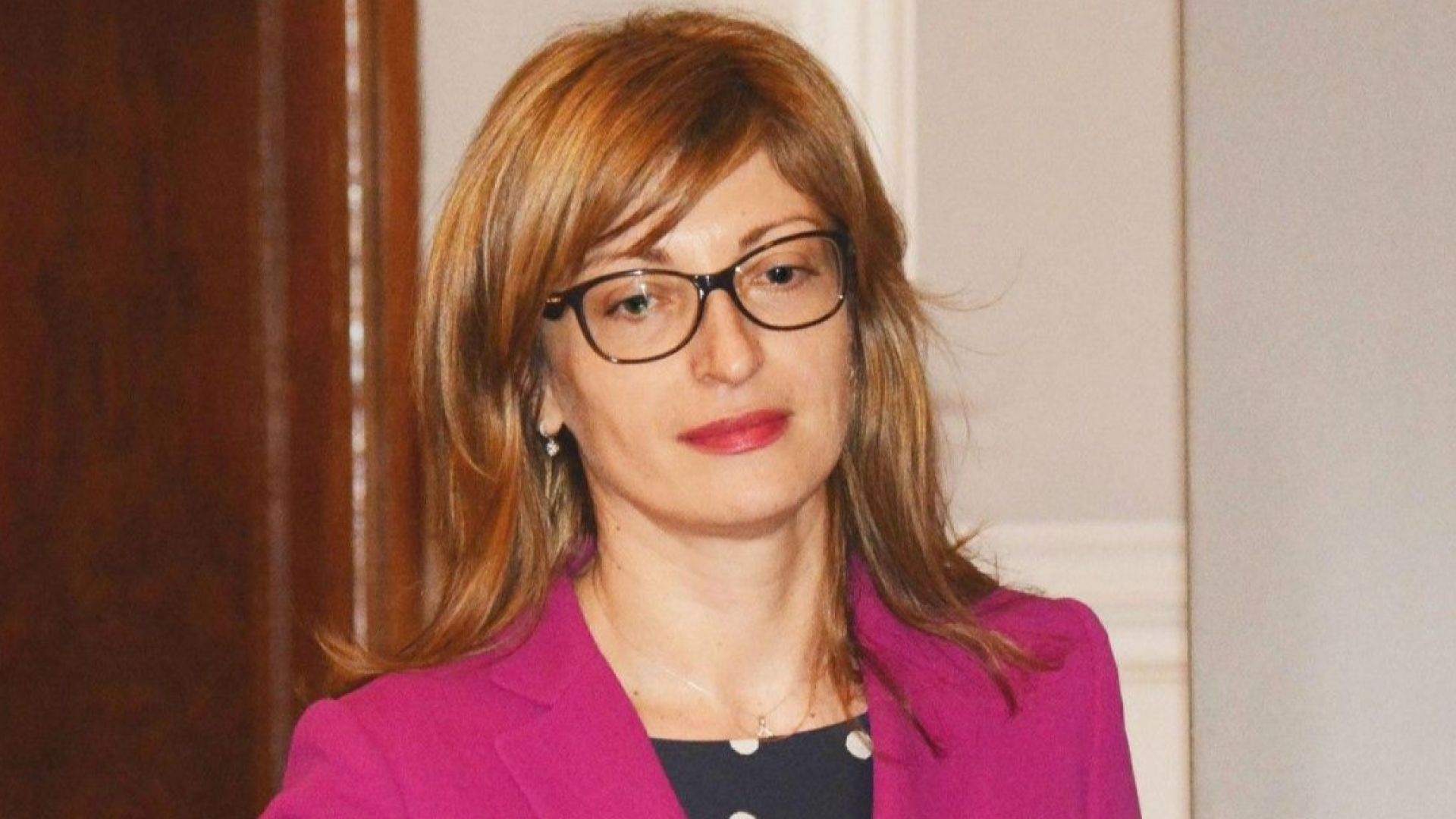 Министерството на външните работи МВнР отрича министри и конституционни съдии