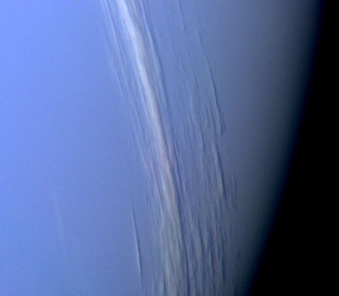 Перести облаци от кристалчета метан на Нептун
