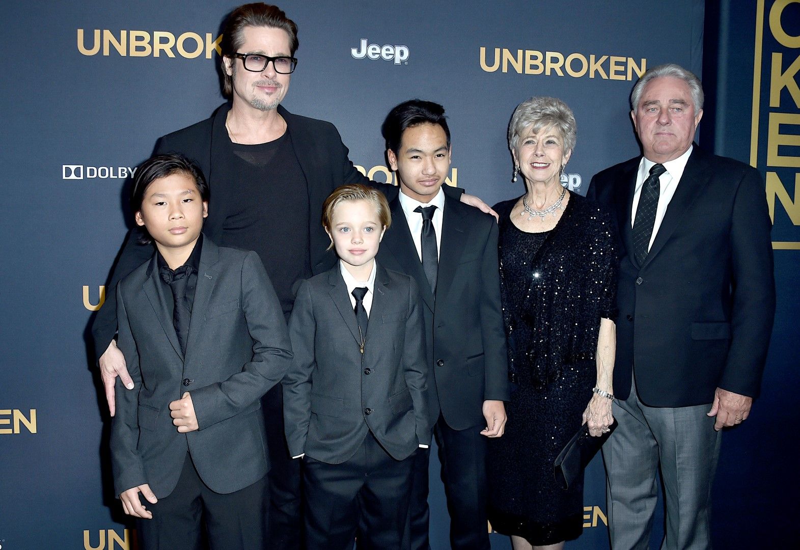 Брад Пит с децата си Пакс, Шайло и Мадокс, и родители те си Джейн и Уилям Пит
