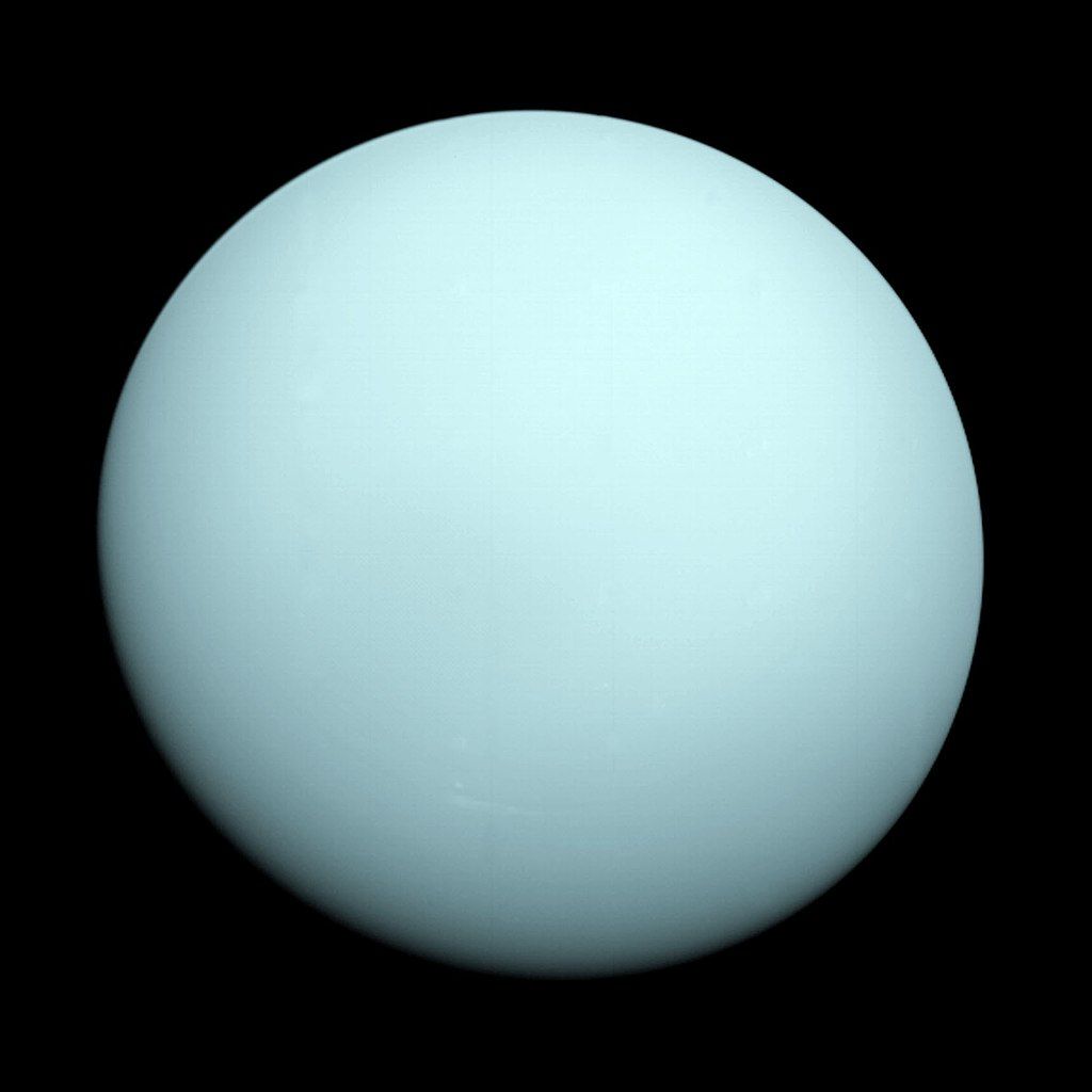 Уран има много спокойна атмосфера
