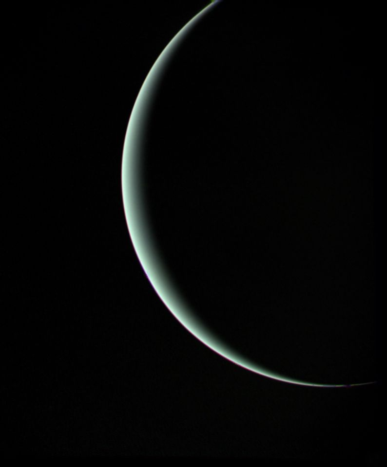 Уран има много спокойна атмосфера