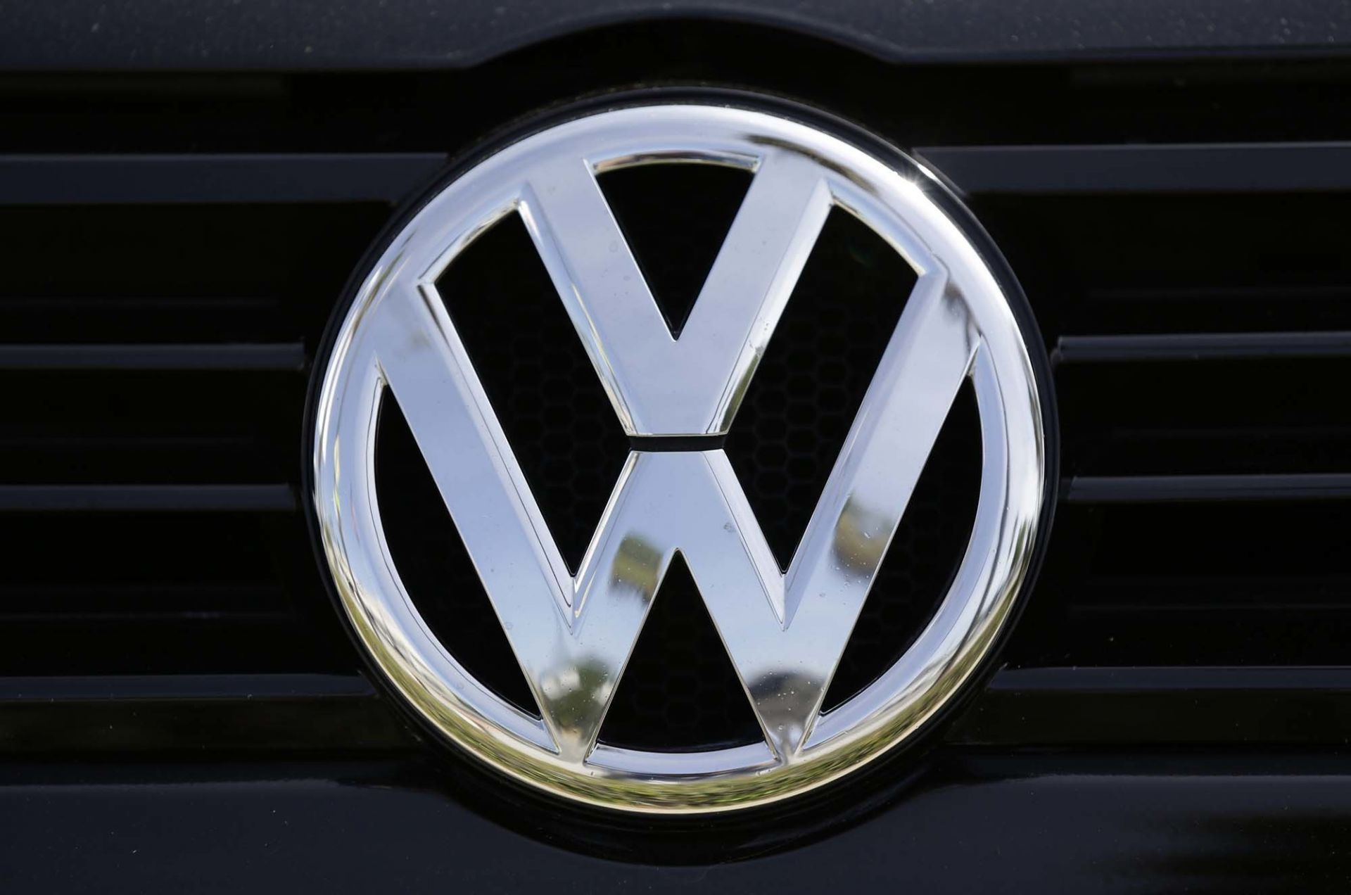 Германският автомобилен производител Volkswagen ще плати на всеки служител годишен бонус като разпределение на печалбата в размер на 4750 евро