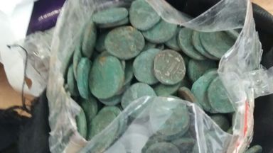 Задържаха близо 3000 антични монети