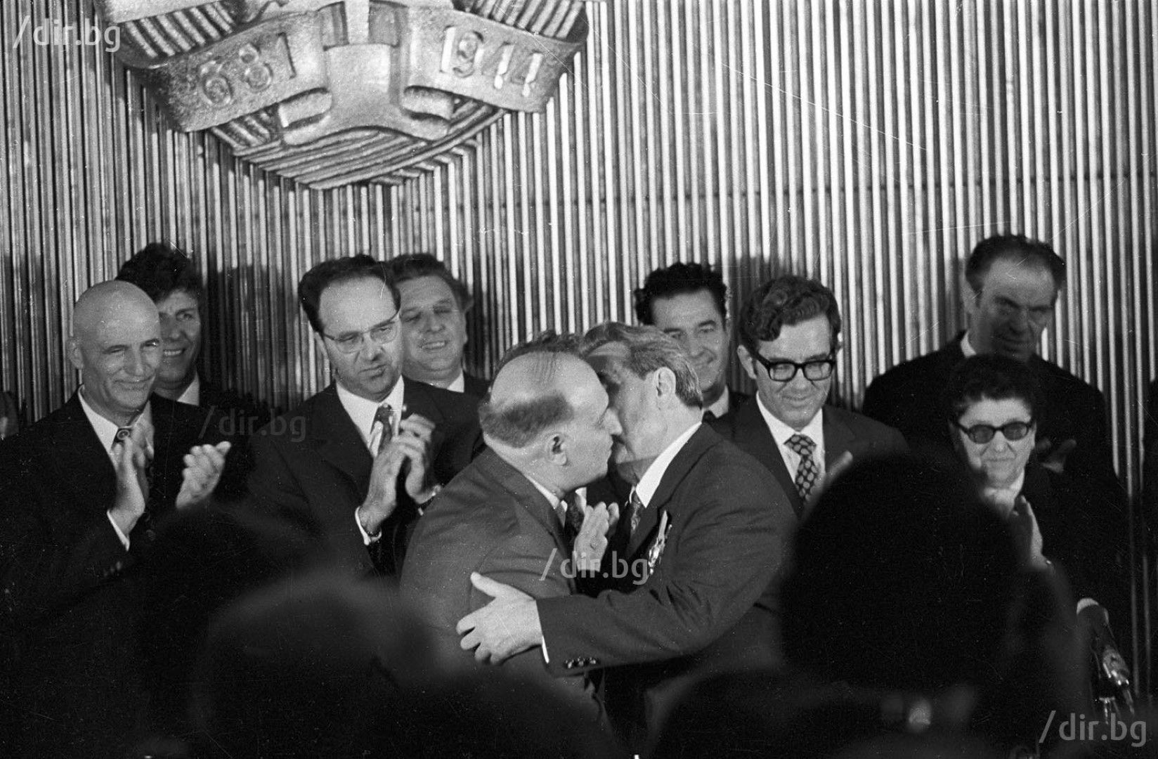1973 г. - Тодор Живков посреща в София Брежнев и го награждава с орден "Георги Димитров"