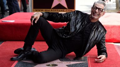 Джеф Голдблум получи звезда на Алея на славата в Холивид