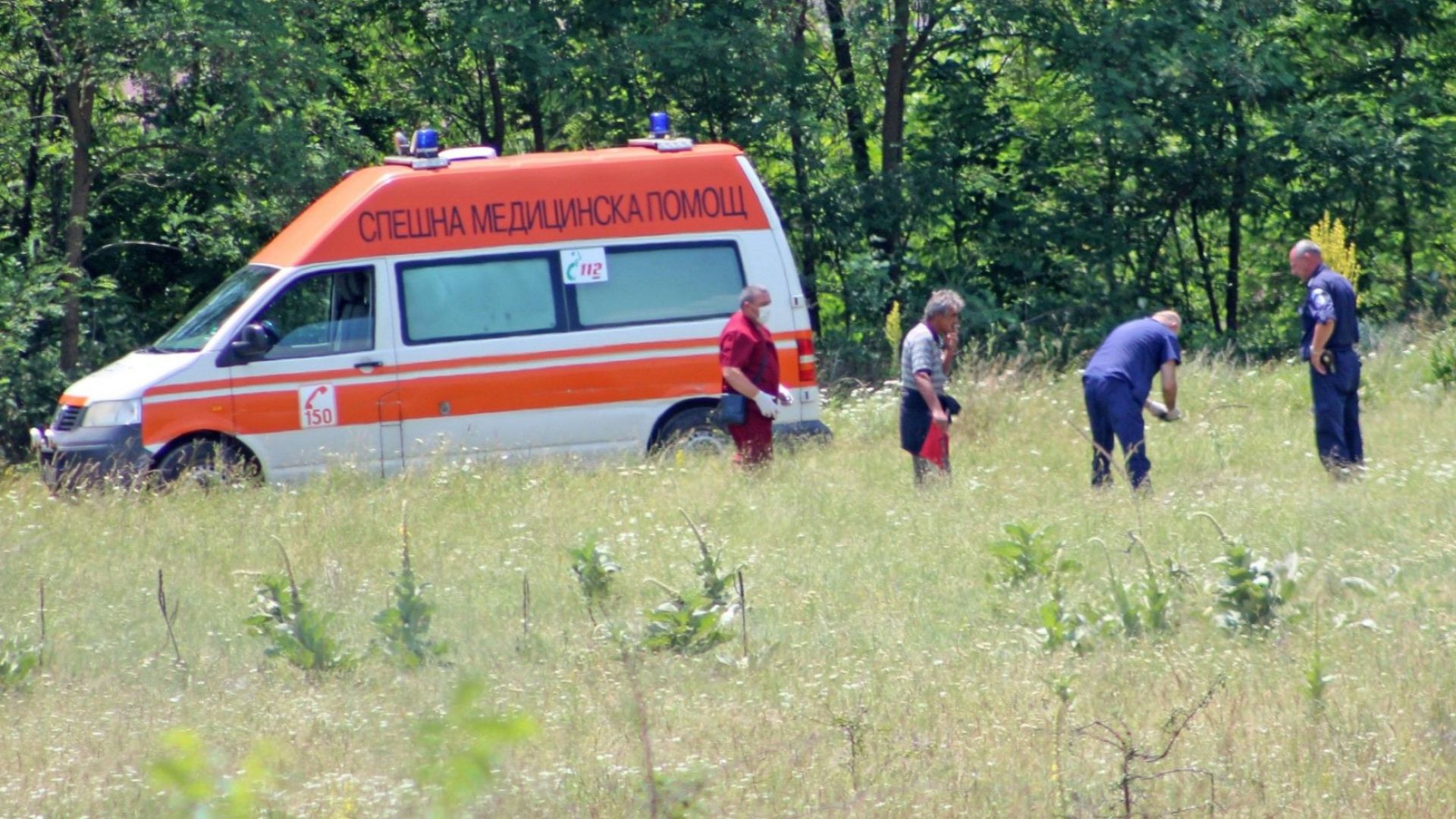Откриха труп в запустяла ливада край Казанлък (снимки)