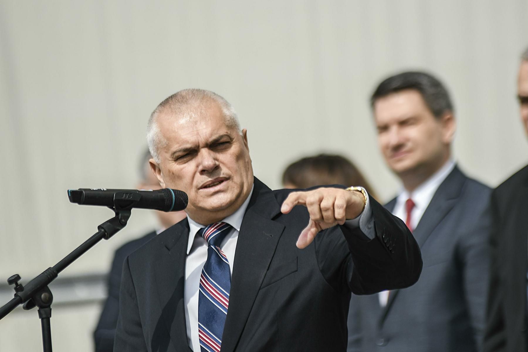 Министър Радев посочи виновните за случая "Пелов"