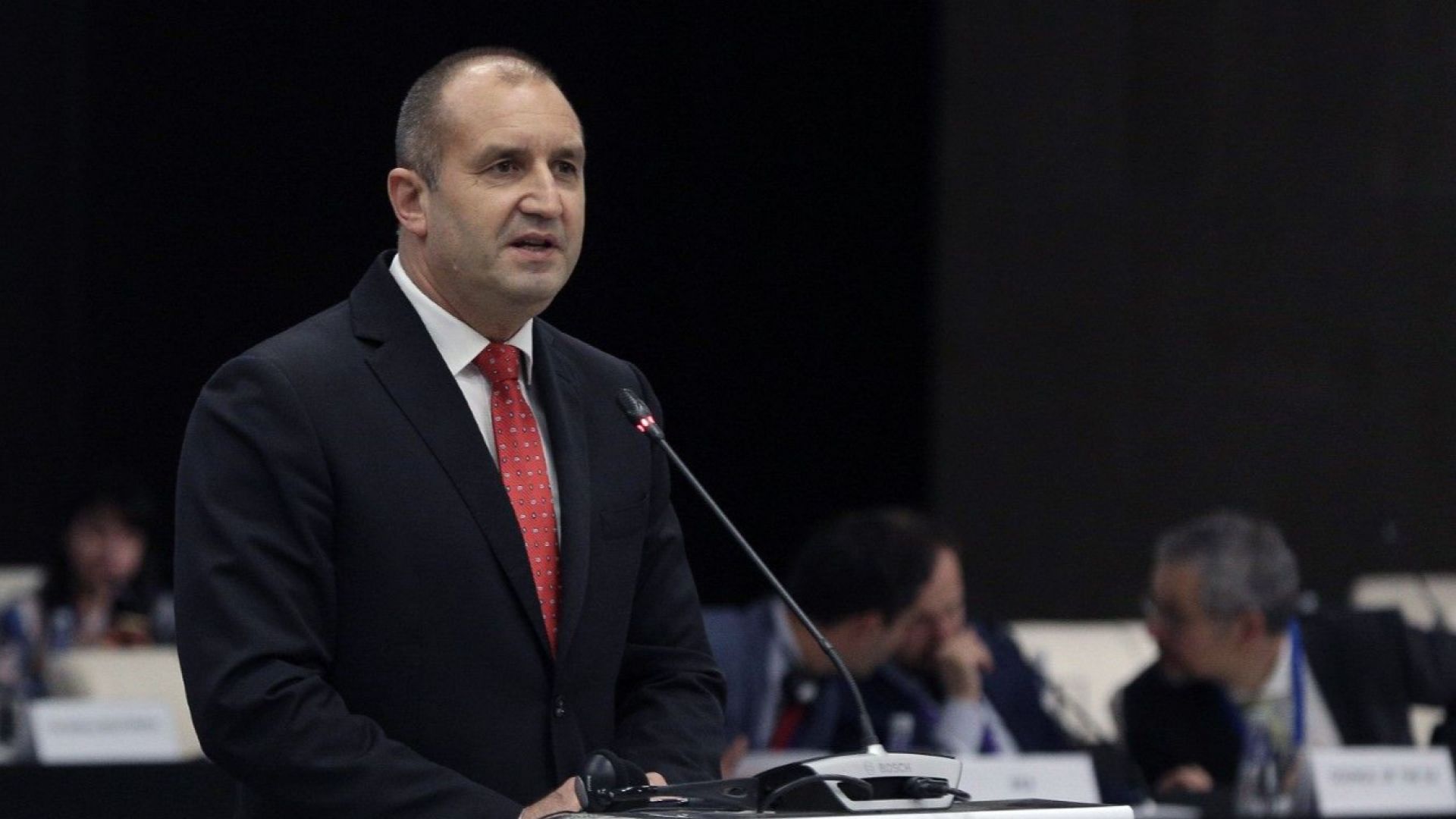 Президентът Румен Радев е подписал указа с който освобождава от