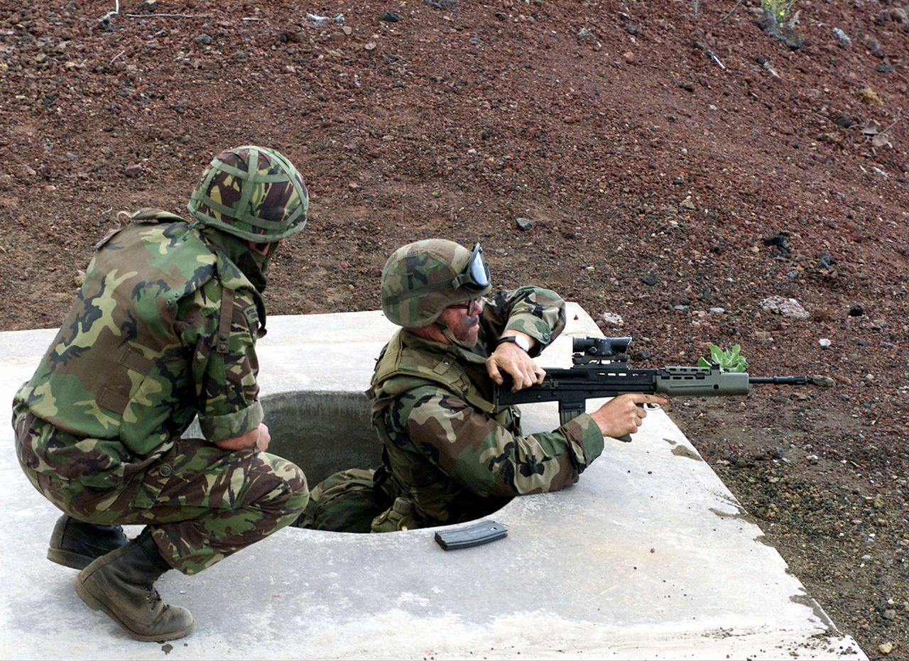 Войници тренират с Enfield L85A1