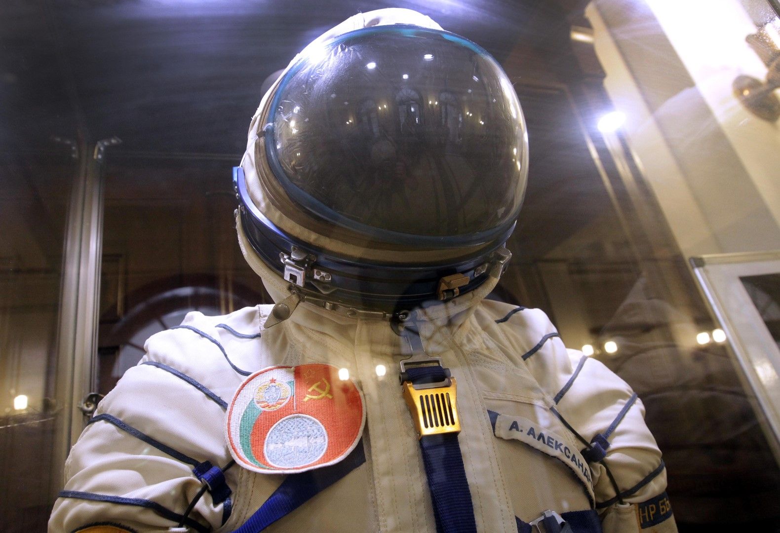 Изложбата е посветена на 30-годишнината от космическия полет