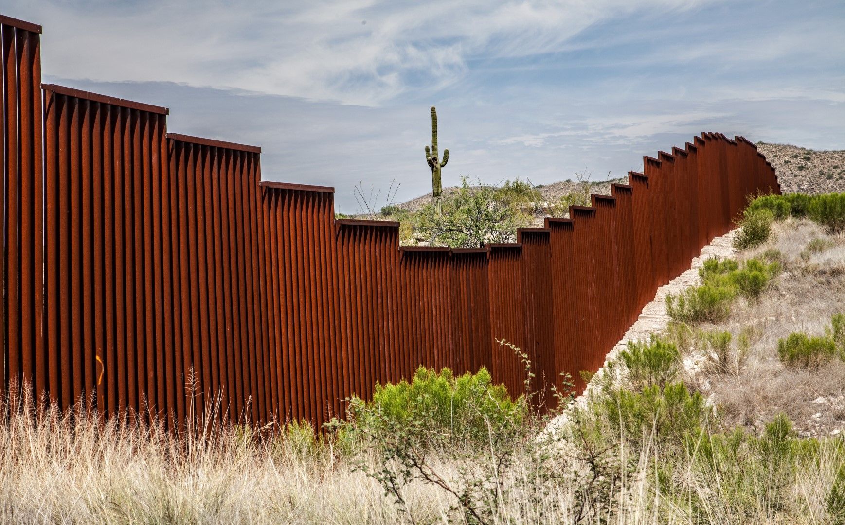 5-метрова стена изидигат американските власти по границата