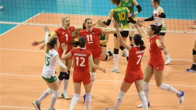 България сгази домакина Перу с 3:0 и е на финал
