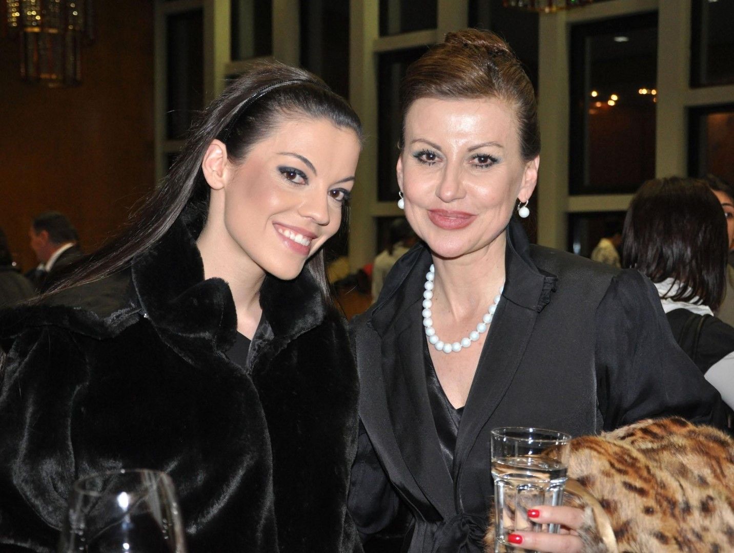 Славея Сираков с майка си Илиана Раева