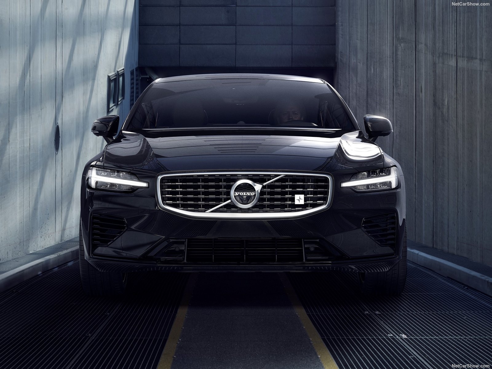 Volvo ограничава скоростта на 180 км/ч