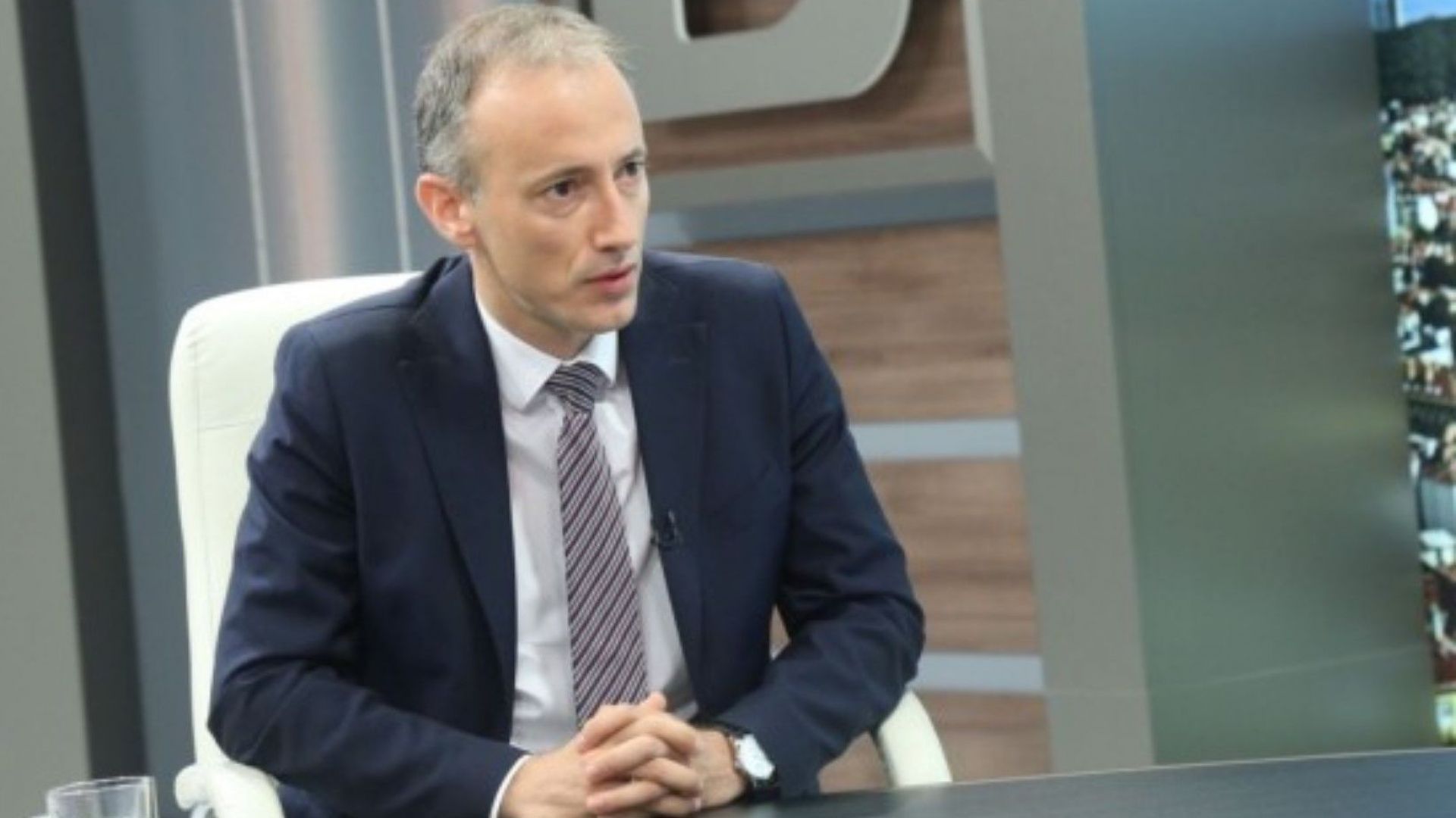 По строго наказание за учителката ударила дете с чин в училището