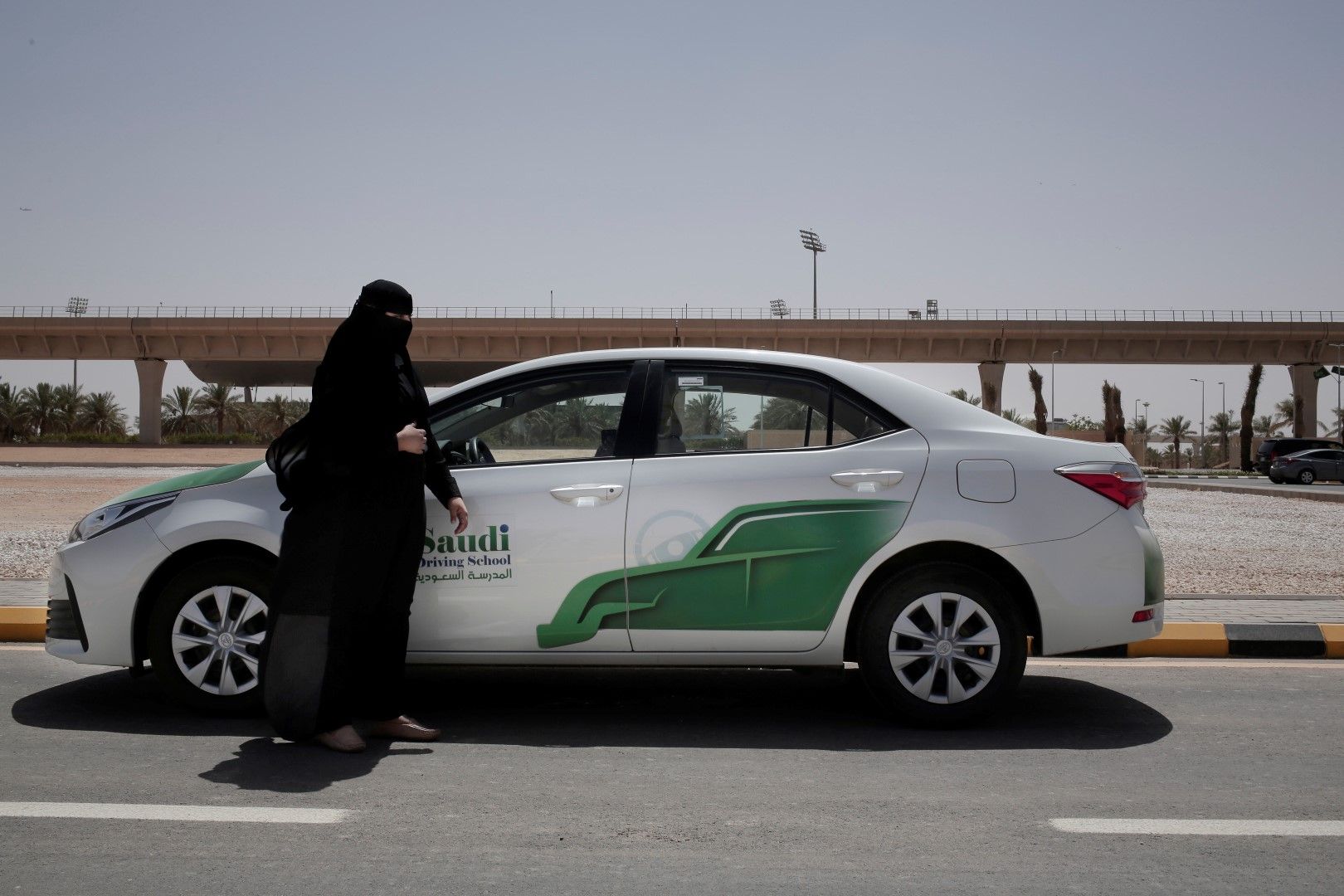 Преди две години арабската държава разреши на жените да шофират коли