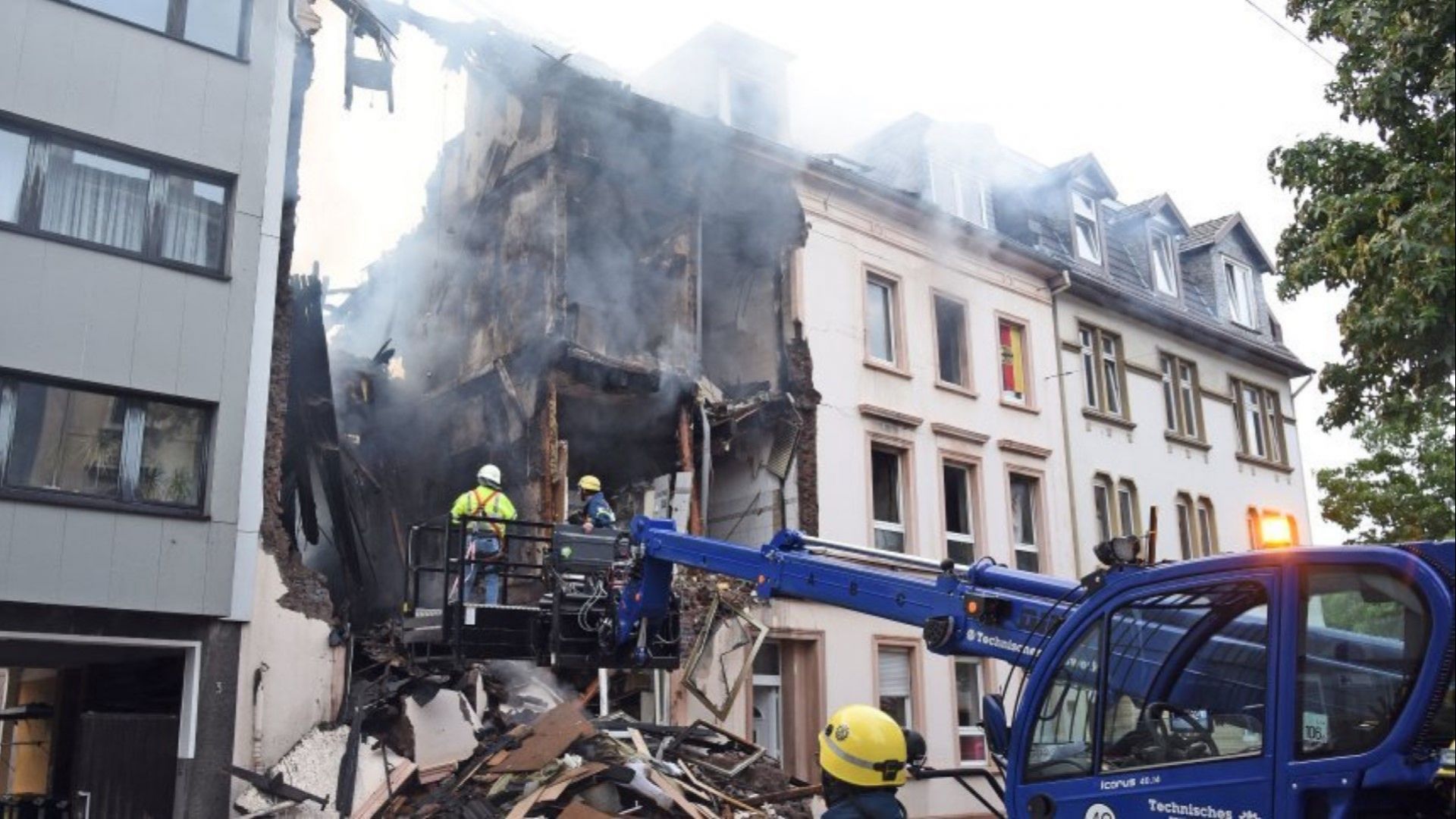 Над 20 души ранени при експлозия в сграда в Германия (видео)
