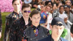 Dior представи в Париж колекция, надникнала в архивите (галерия)