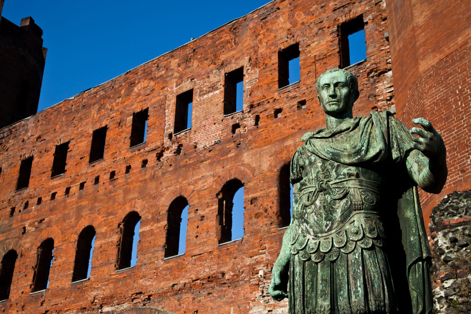 Скулпура на Юлий Цезар в Торино