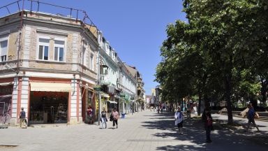 Бургас се заема с фасадите на сградите в центъра